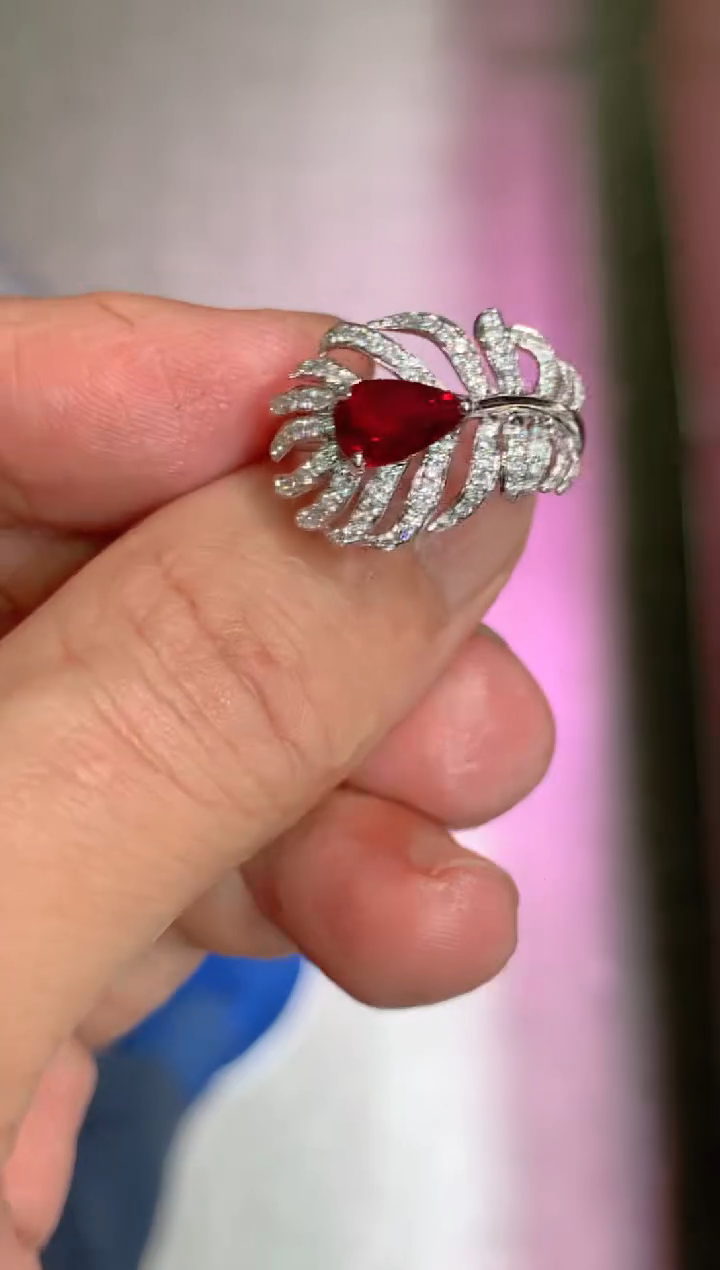 【闪购商品】红宝石戒指18K金镶嵌1.03CT 无烧鸽血红