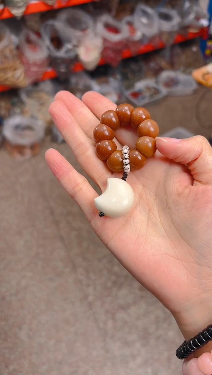 吊坠菩提根/象牙果黄色手捻 月呀