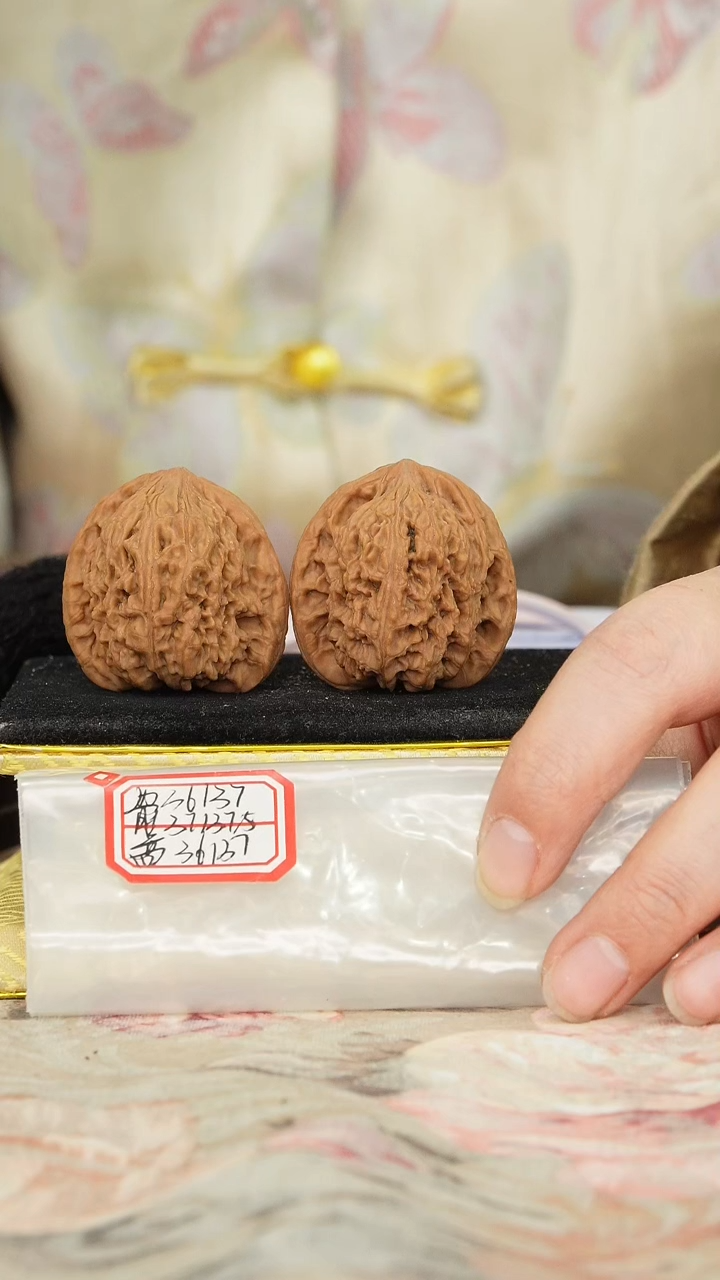 【闪购商品】文玩核桃把件赵喜满南将石