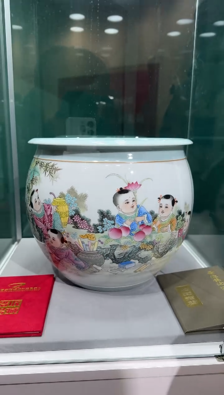 【闪购商品】瓷片朱忠华老师粉彩多子多福大缸带收藏证书