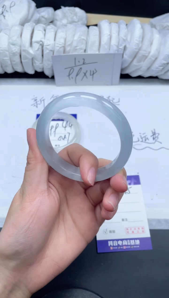 【闪购商品】石英质玉手镯未镶嵌45/56.8
