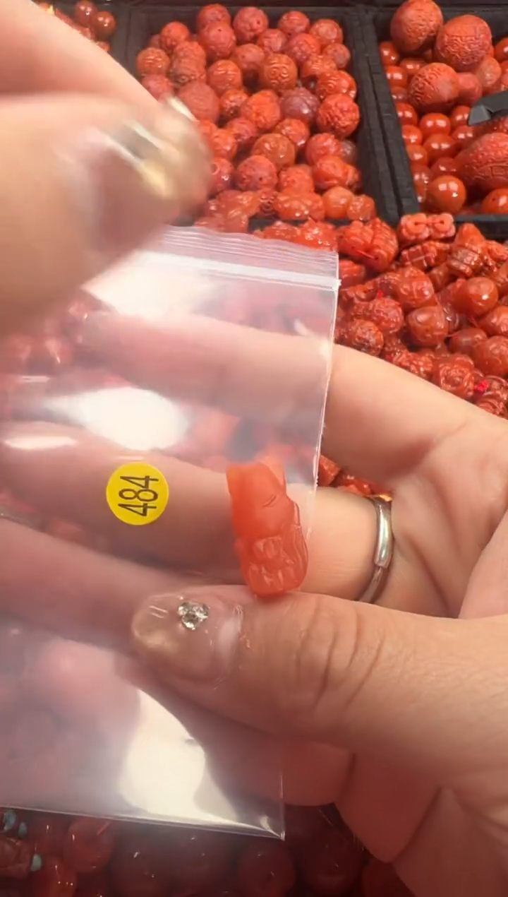 南红玛瑙未镶嵌颈饰1