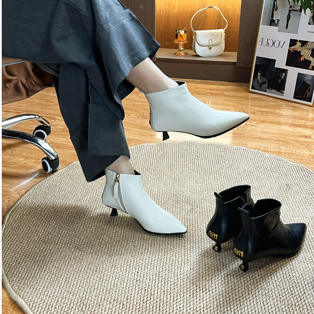 325新款气质秋冬尖头猫跟真皮miu扣小跟精致洋气小短靴靴子高跟鞋