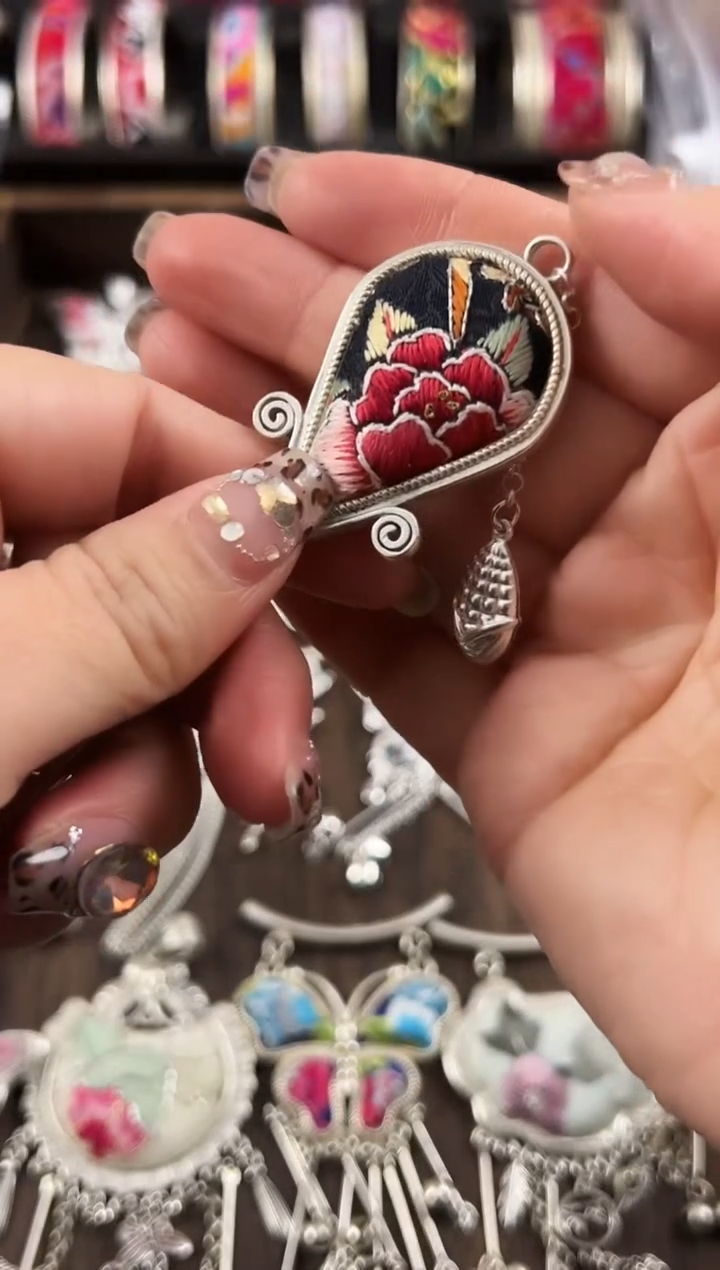 【闪购商品】织绣民族风老绣饰品544