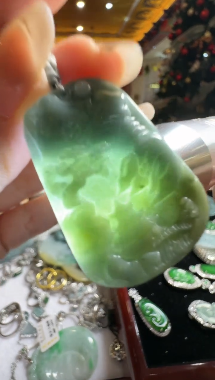 【闪购商品】翡翠吊坠(不含链)未镶嵌翡翠