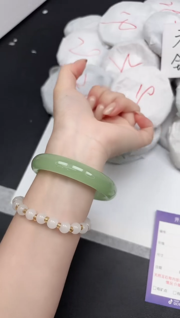 未镶嵌手镯石英质玉258/5556