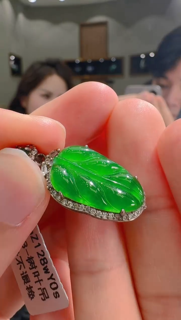 【闪购商品】翡翠吊坠(不含链)银S925镶嵌天然翡翠A货多样性发一件