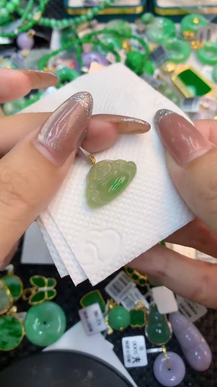 颈饰18K金镶嵌翡翠1