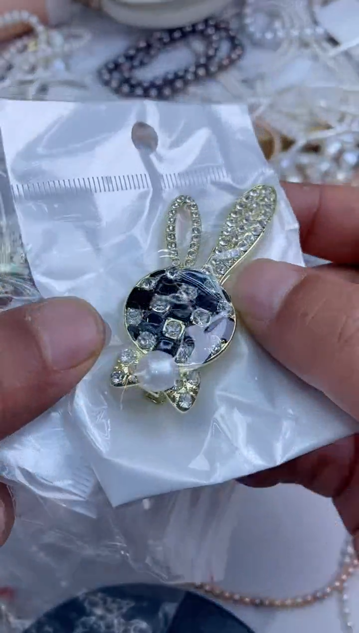 【闪购商品】淡水珍珠胸饰银S925镶嵌3个