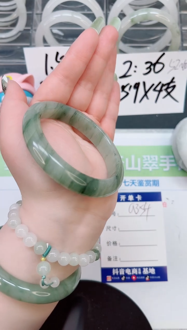 【闪购商品】石英质玉手镯合金a354