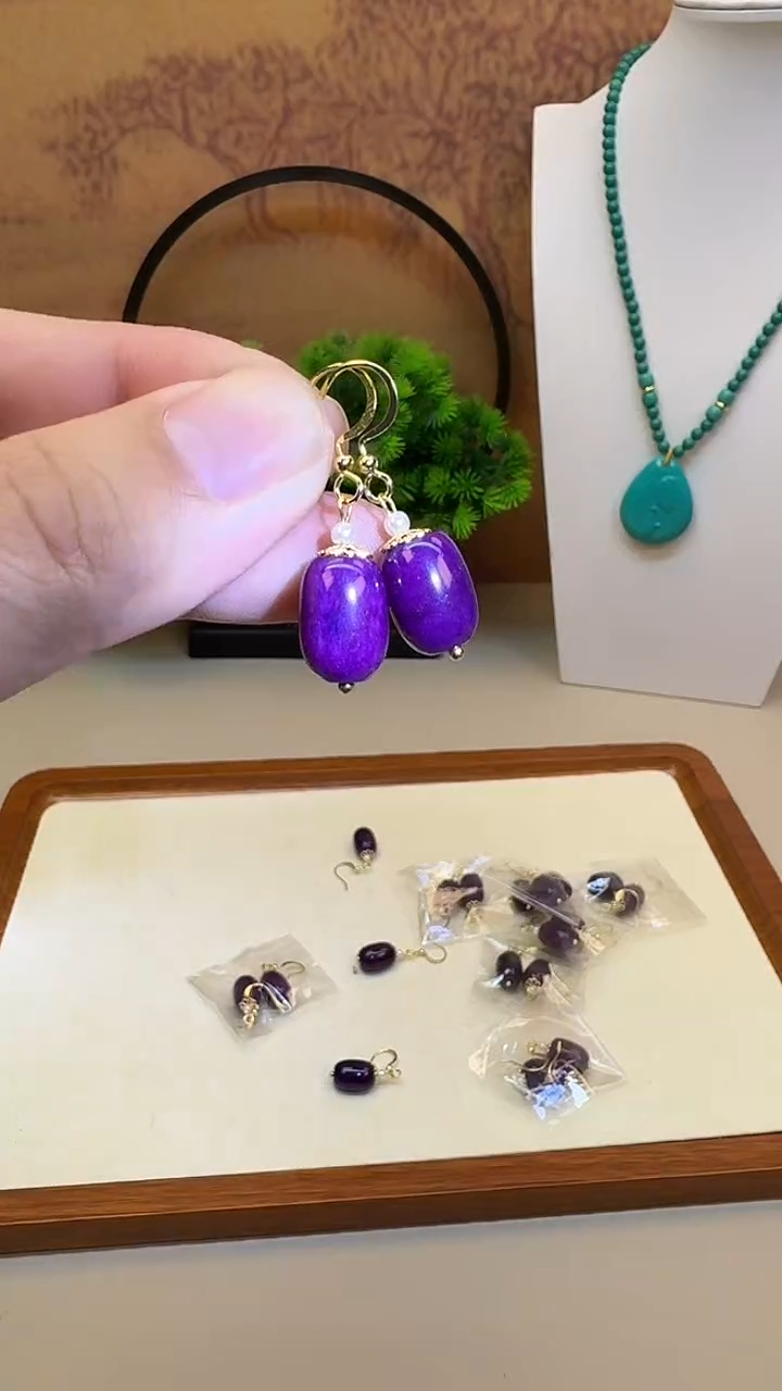 14K金镶嵌苏纪石（舒俱来）耳钉E41 