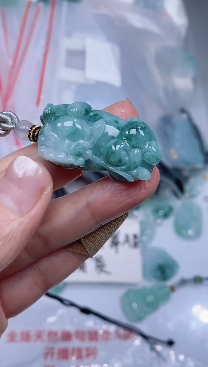 颈饰未镶嵌翡翠吊坠