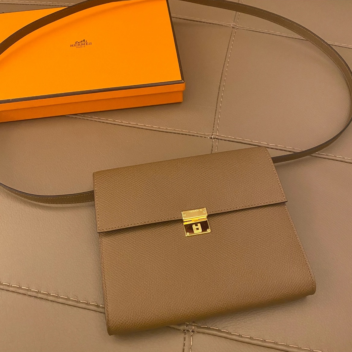 99新 Hermes/爱马仕 clic16单肩包/栗子色Z刻/250619VHH1EA3