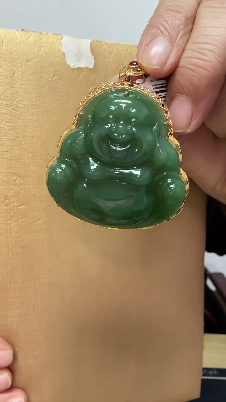 颈饰18K金镶嵌和田玉佛公