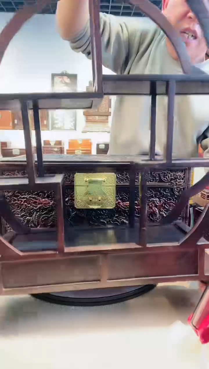 【闪购商品】红酸枝木类木雕红酸枝双抽梅花博古架