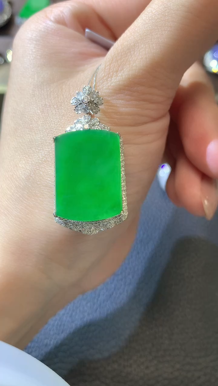 【闪购商品】翡翠吊坠(不含链)18K金镶嵌C53翡翠