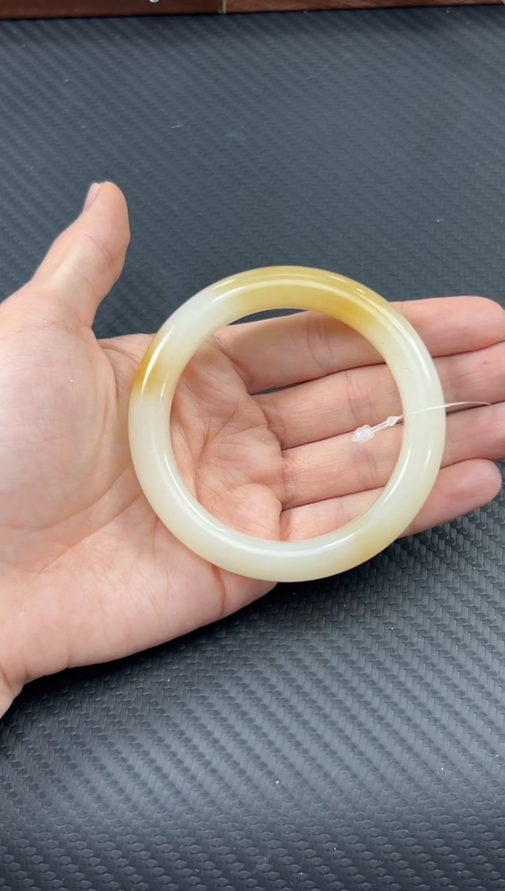 【闪购商品】和田玉手镯未镶嵌且末金山微色差56+手镯