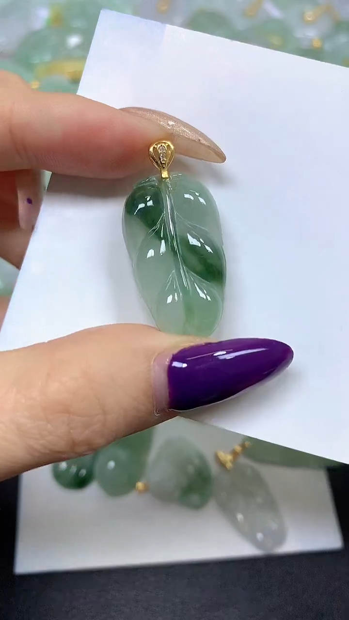 颈饰未镶嵌翡翠 