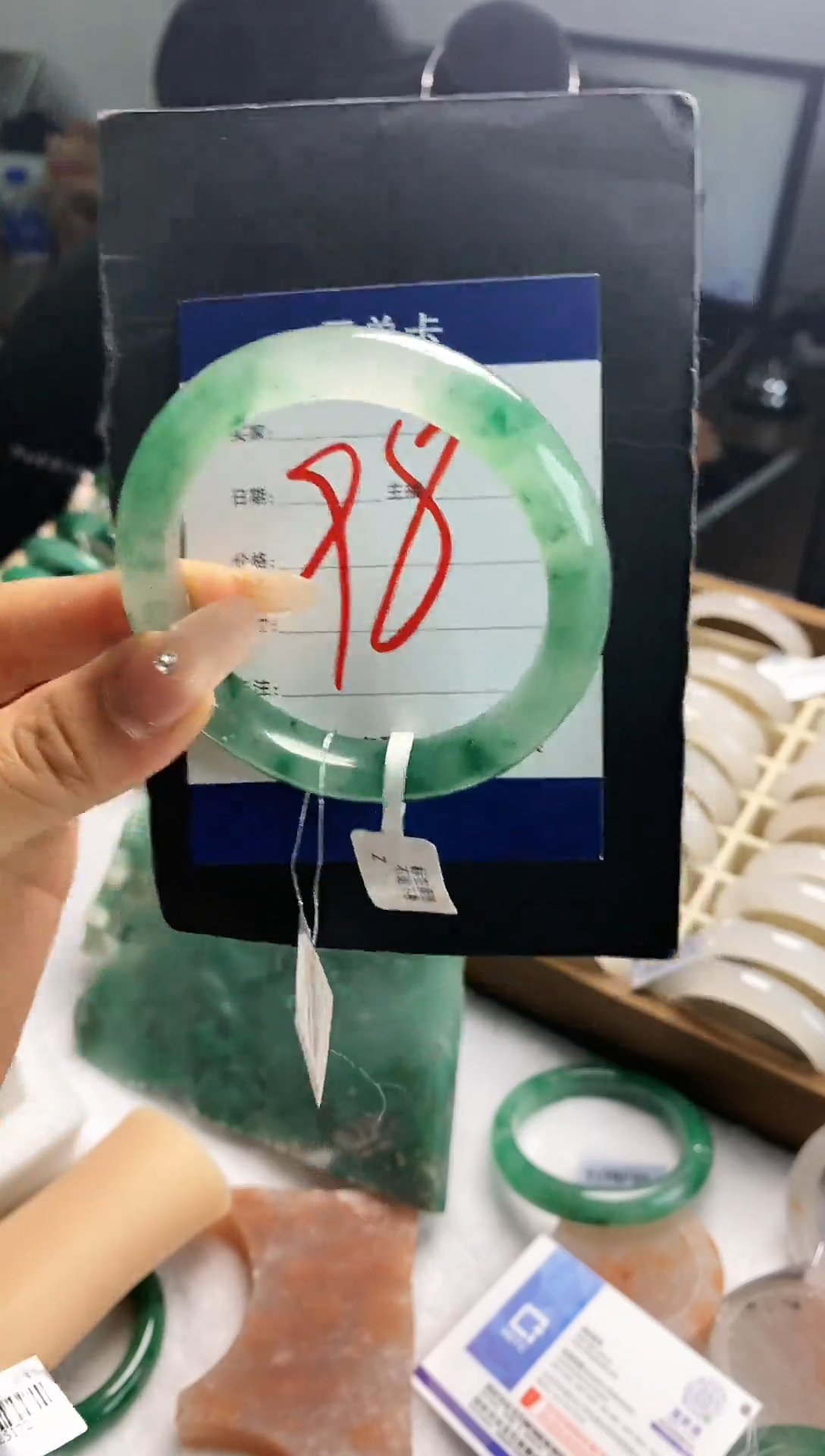 未镶嵌手镯石英质玉（非洲翠）57