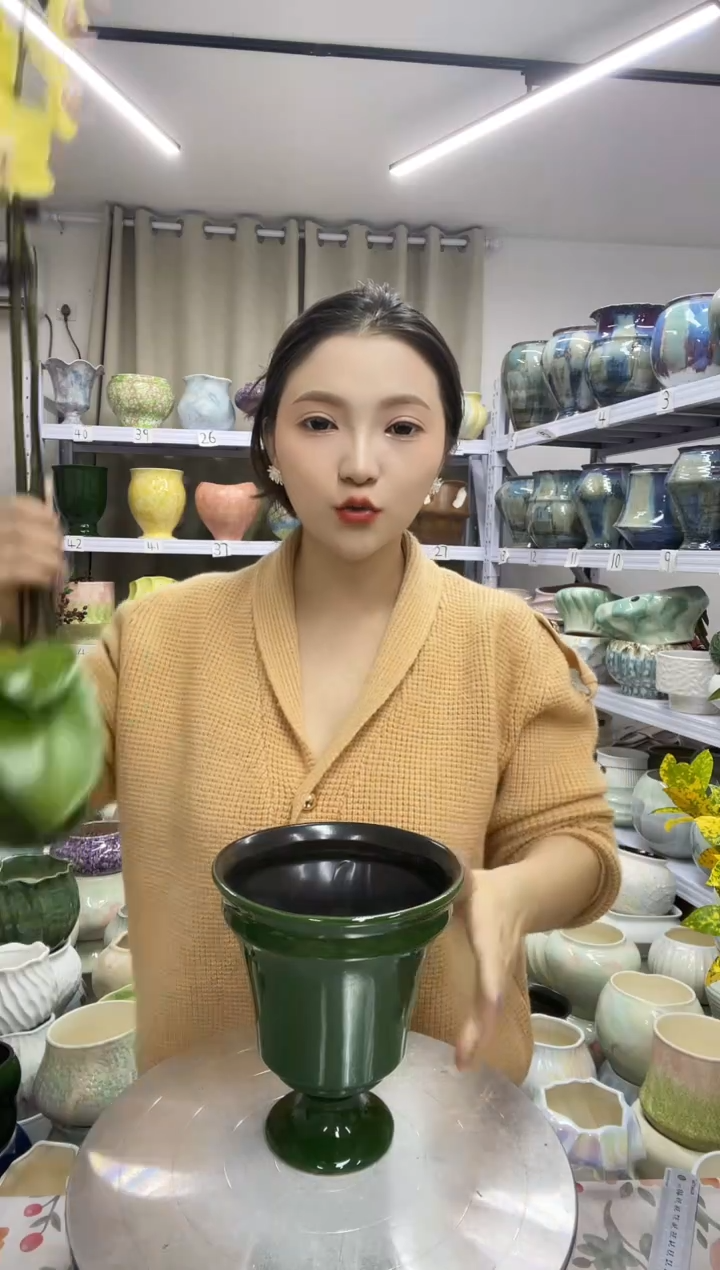 【12.1】花盆 高度： 17 口径：15