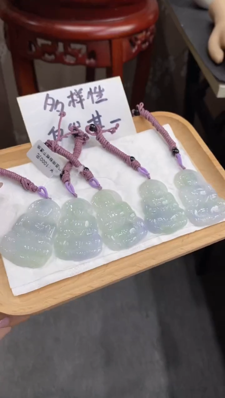 翡翠未镶嵌颈饰多样性仅发其一8430