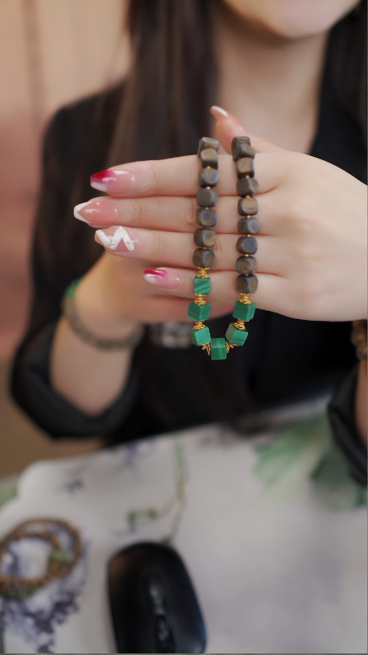 【闪购商品】沉香手串手工孔雀石设计款方糖沉香项链多样性发一