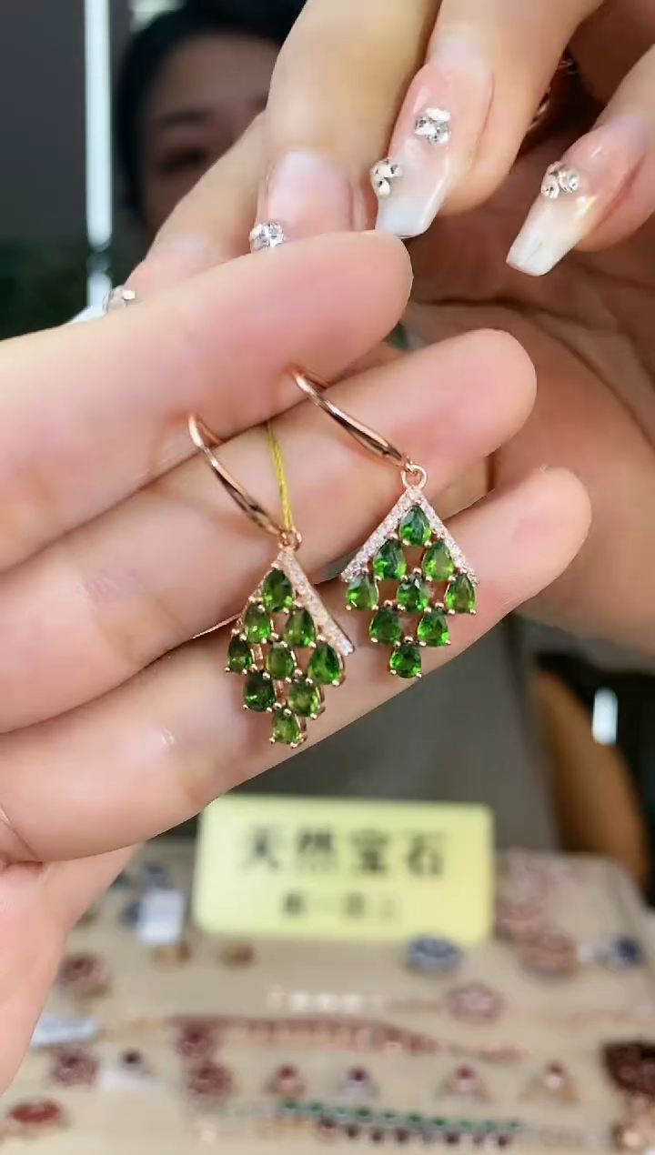 【闪购商品】透辉石耳饰银S925镶嵌耳饰