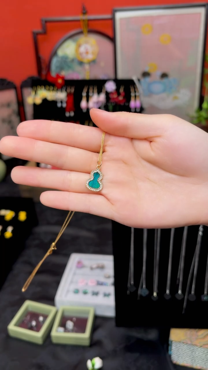 刺绣**非遗苏绣手工饰品