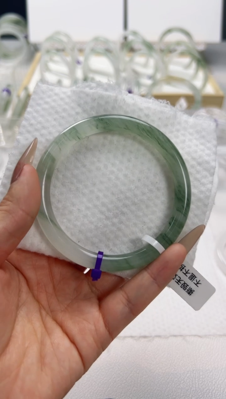 【闪购商品】石英质玉（天山翠）手镯未镶嵌60