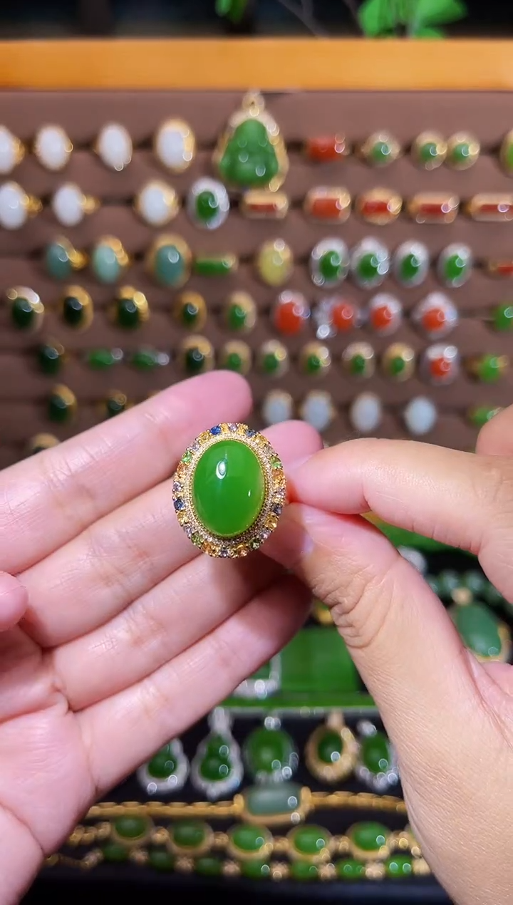 【闪购商品】和田玉戒指18K金镶嵌苹果绿厚金镶嵌戒指