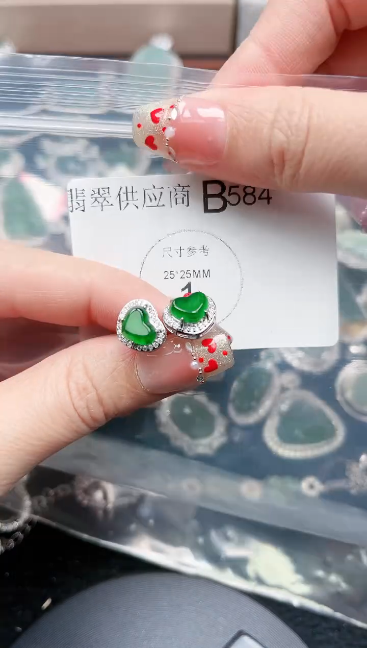 【闪购商品】翡翠颈饰未镶嵌584赠皮绳