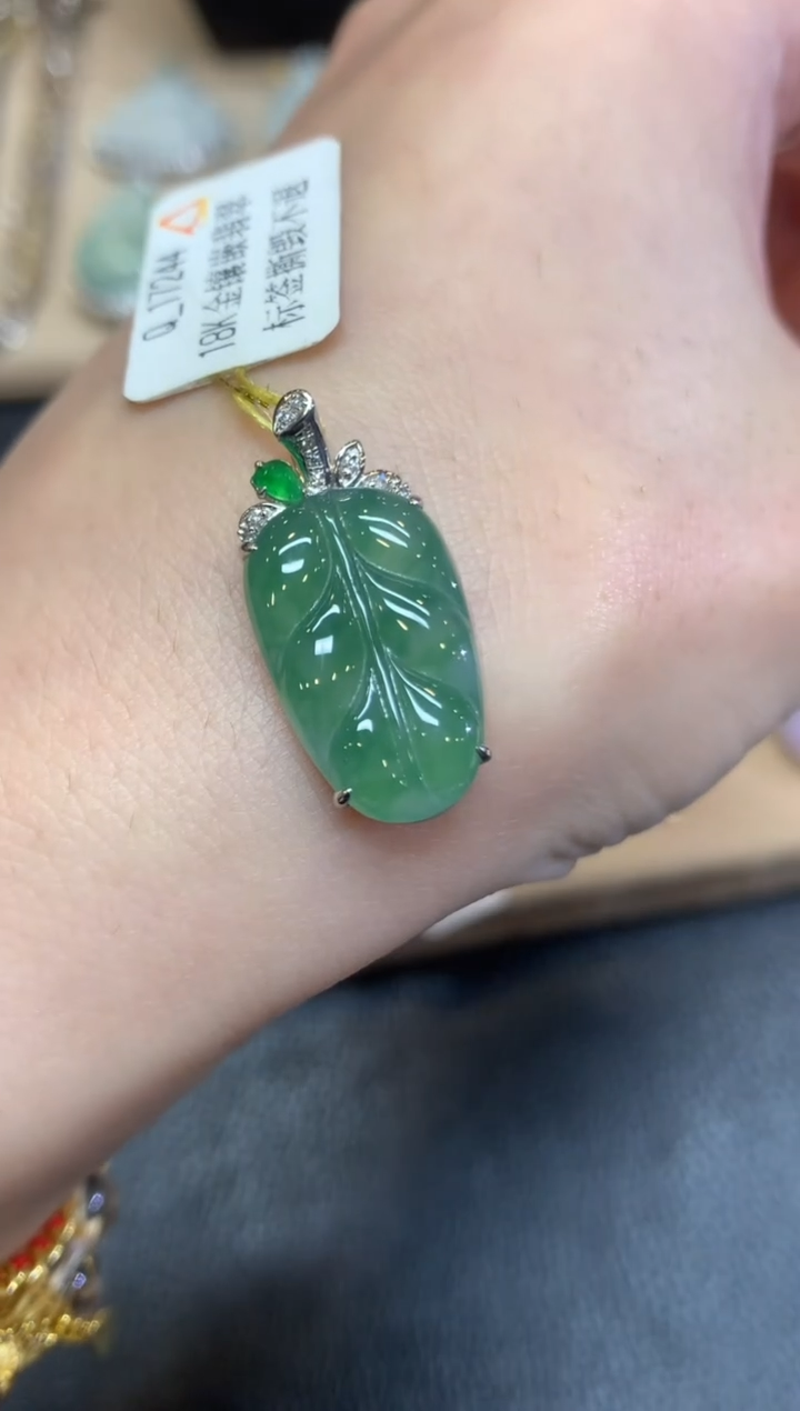 翡翠18K金镶嵌颈饰树叶【无服务费