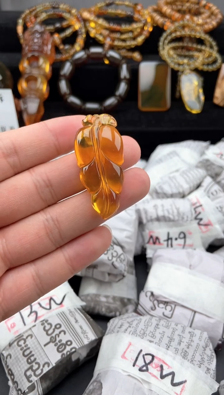 未镶嵌琥珀颈饰金蓝珀叶子吊坠