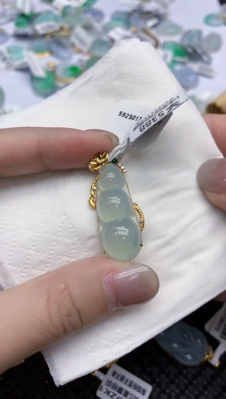 【闪购商品】翡翠颈饰18K金镶嵌天然翡翠A货