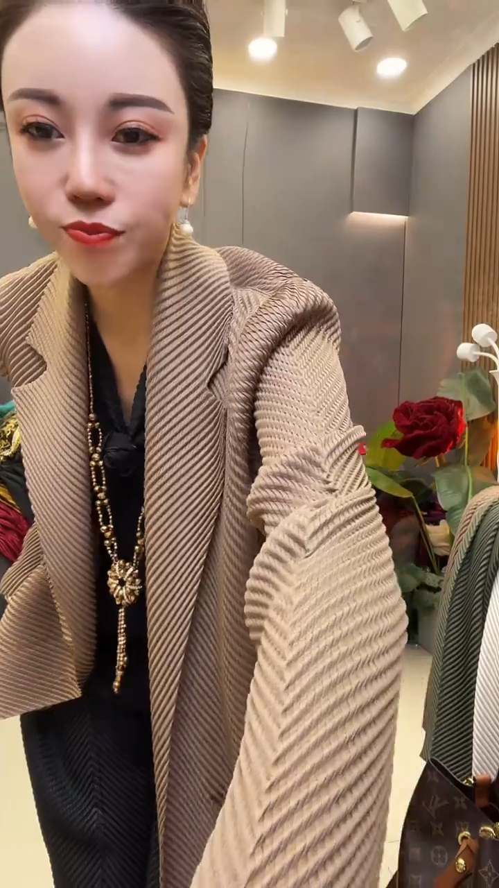 聚酯纤维（涤纶）咖色 西服