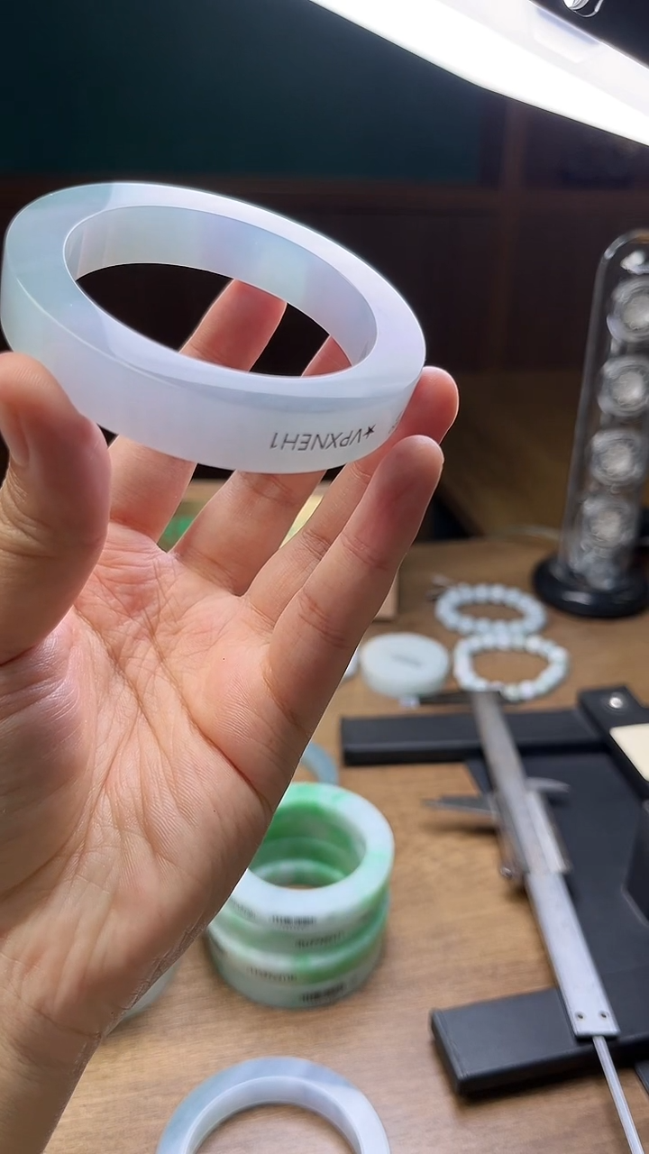 未镶嵌手镯定制翡翠管**～ 定制