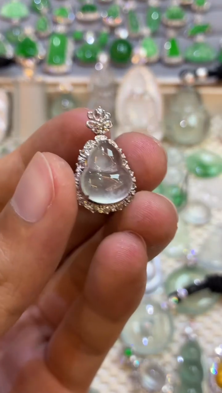 吊坠(不含链)18K金镶嵌翡翠葫芦