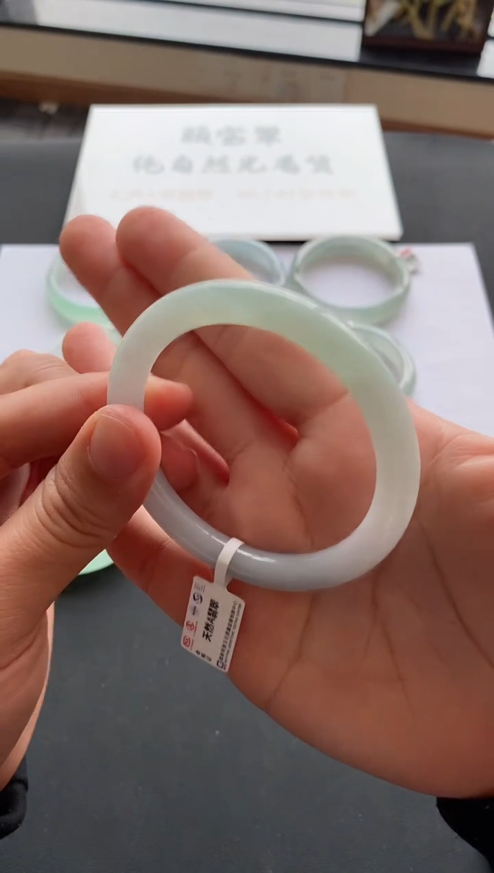 【闪购商品】翡翠手镯未镶嵌15号58*8.3*8.5圆条