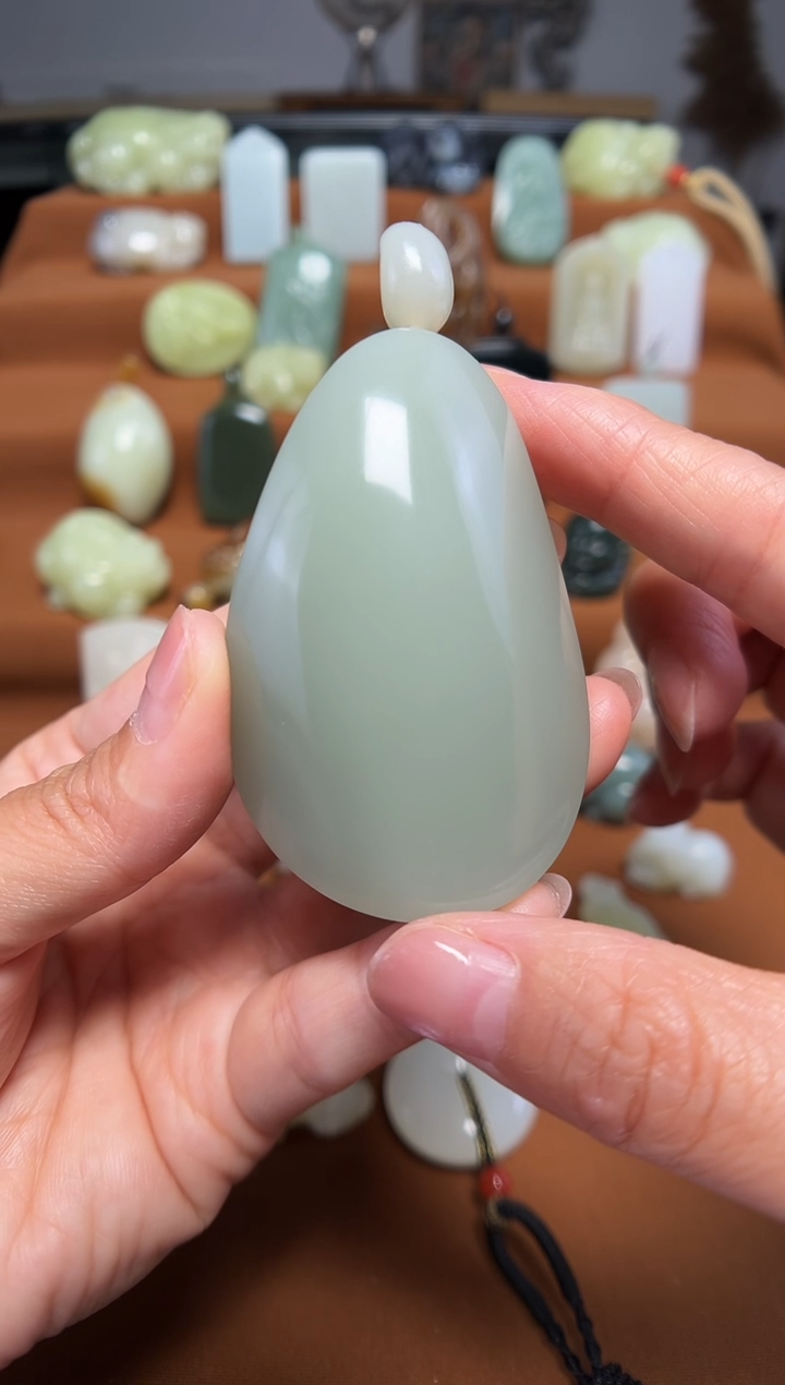 和田玉未镶嵌颈饰奇**人随形