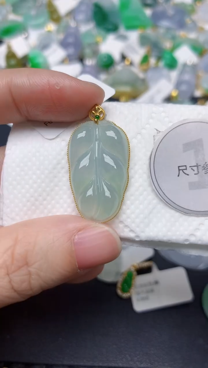 颈饰18K金镶嵌翡翠天然缅甸A货翡翠