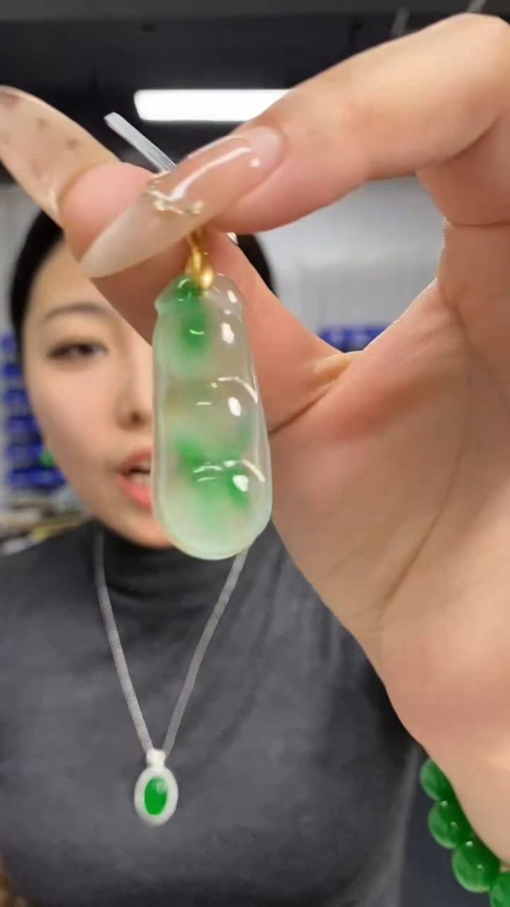颈饰未镶嵌翡翠多样性发其一颜色微差