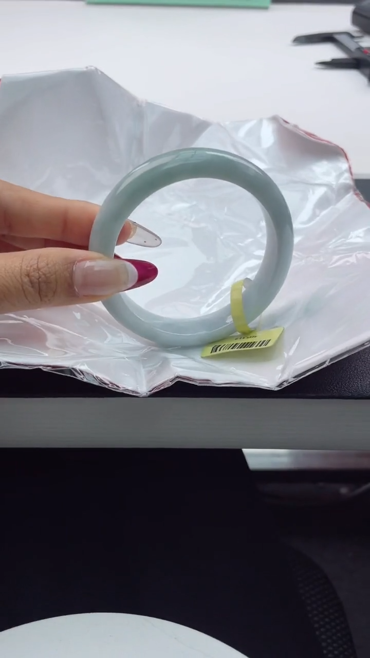 【闪购商品】翡翠手镯未镶嵌13翡翠手镯（微瑕）