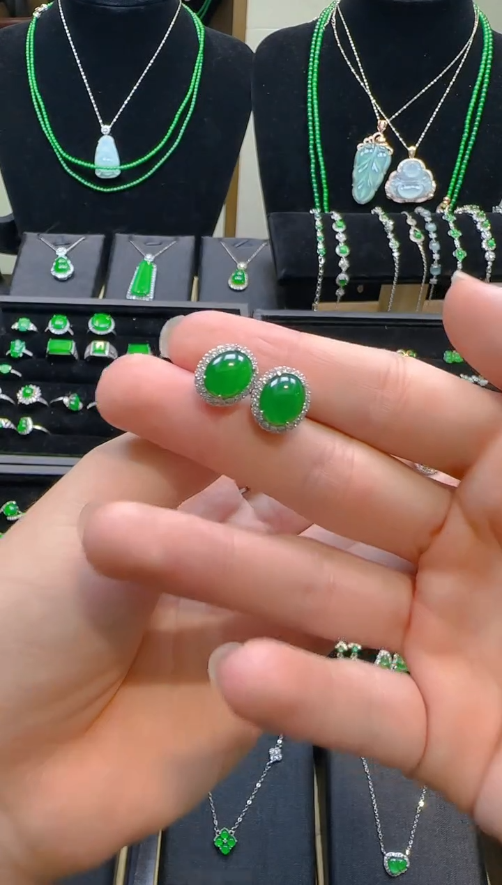 颈饰银S925镶嵌翡翠蛋面耳钉