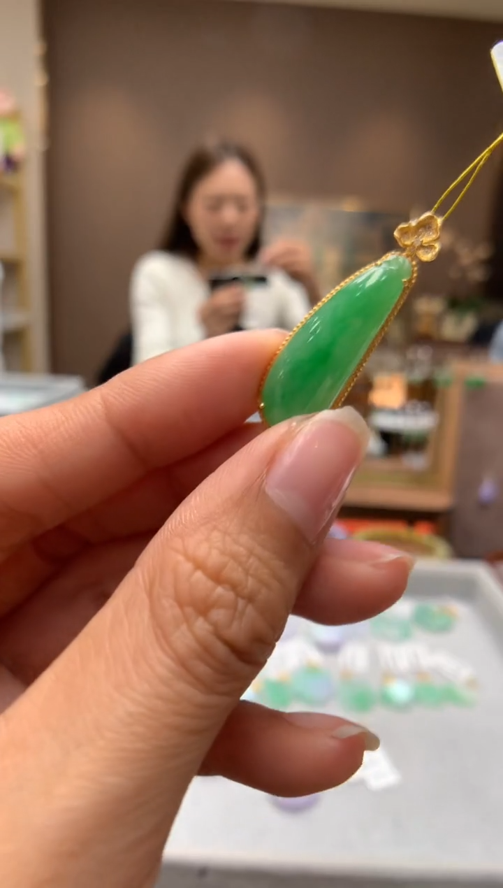 【闪购商品】翡翠颈饰18K金镶嵌福瓜