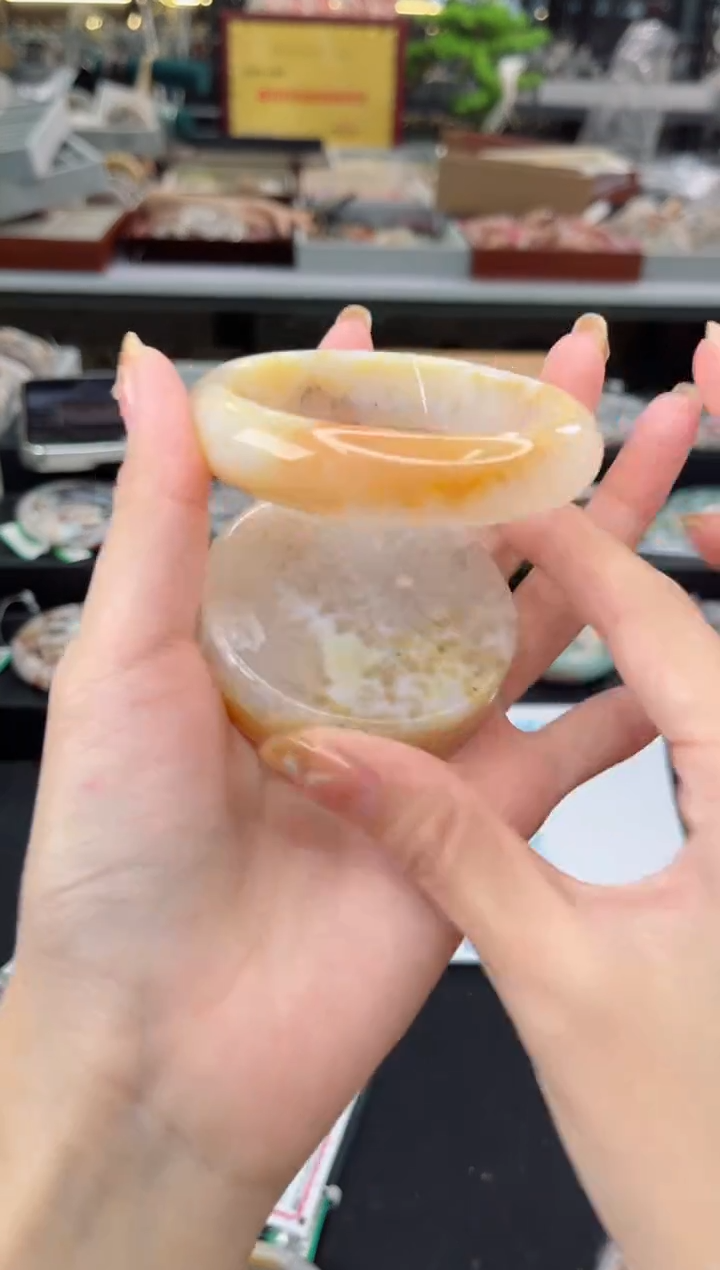 【闪购商品】石英质玉手镯未镶嵌61圈口（不退不换）1931018