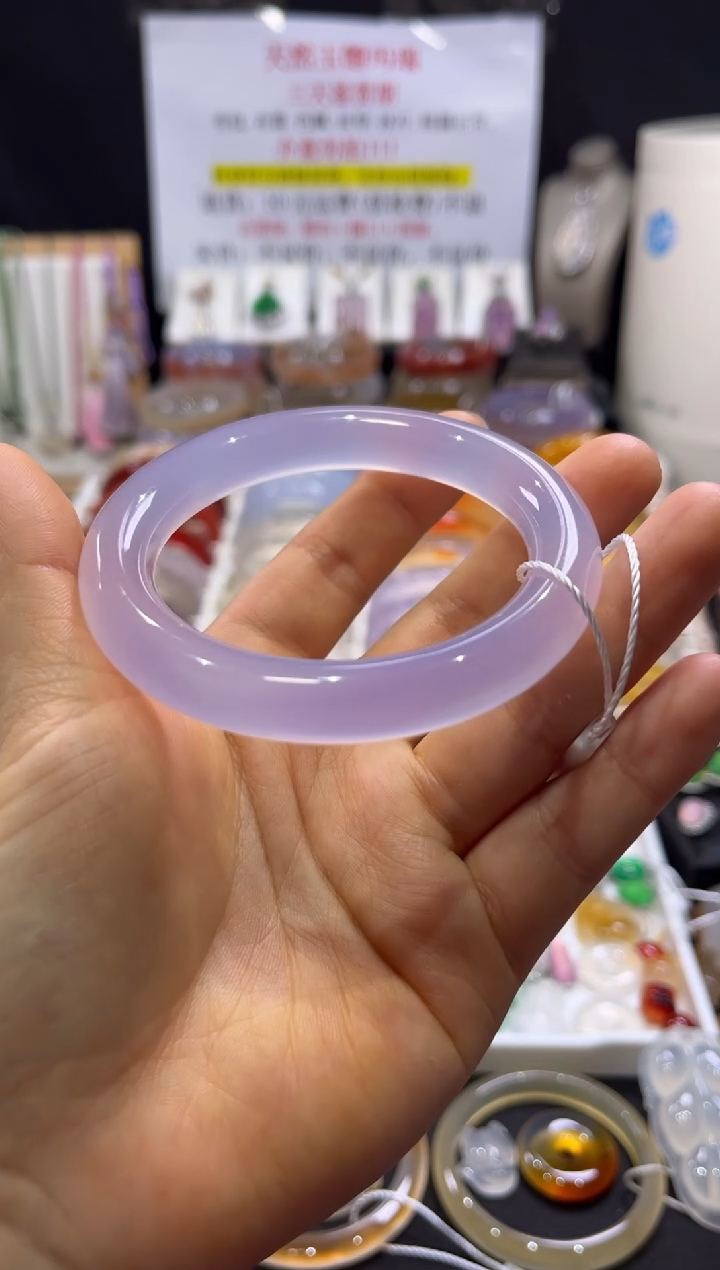 玛瑙/玉髓手镯未镶嵌不同角度不同光线色不同