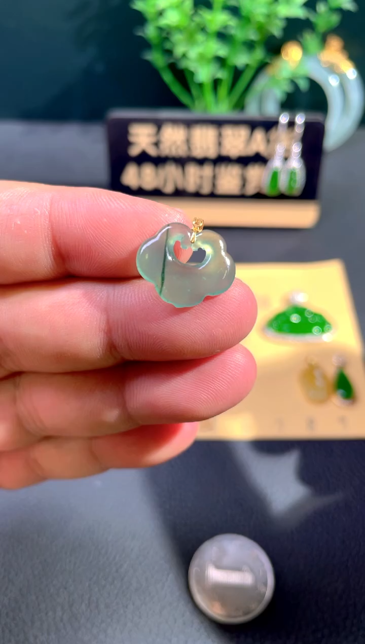 颈饰18K金镶嵌翡翠翡翠