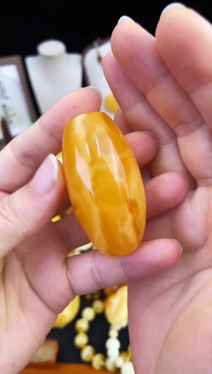 琥珀未镶嵌珠宝奇石静****?柒月