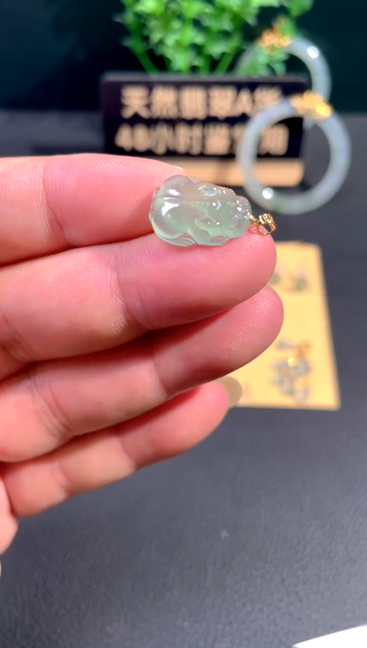颈饰18K金镶嵌翡翠翡翠