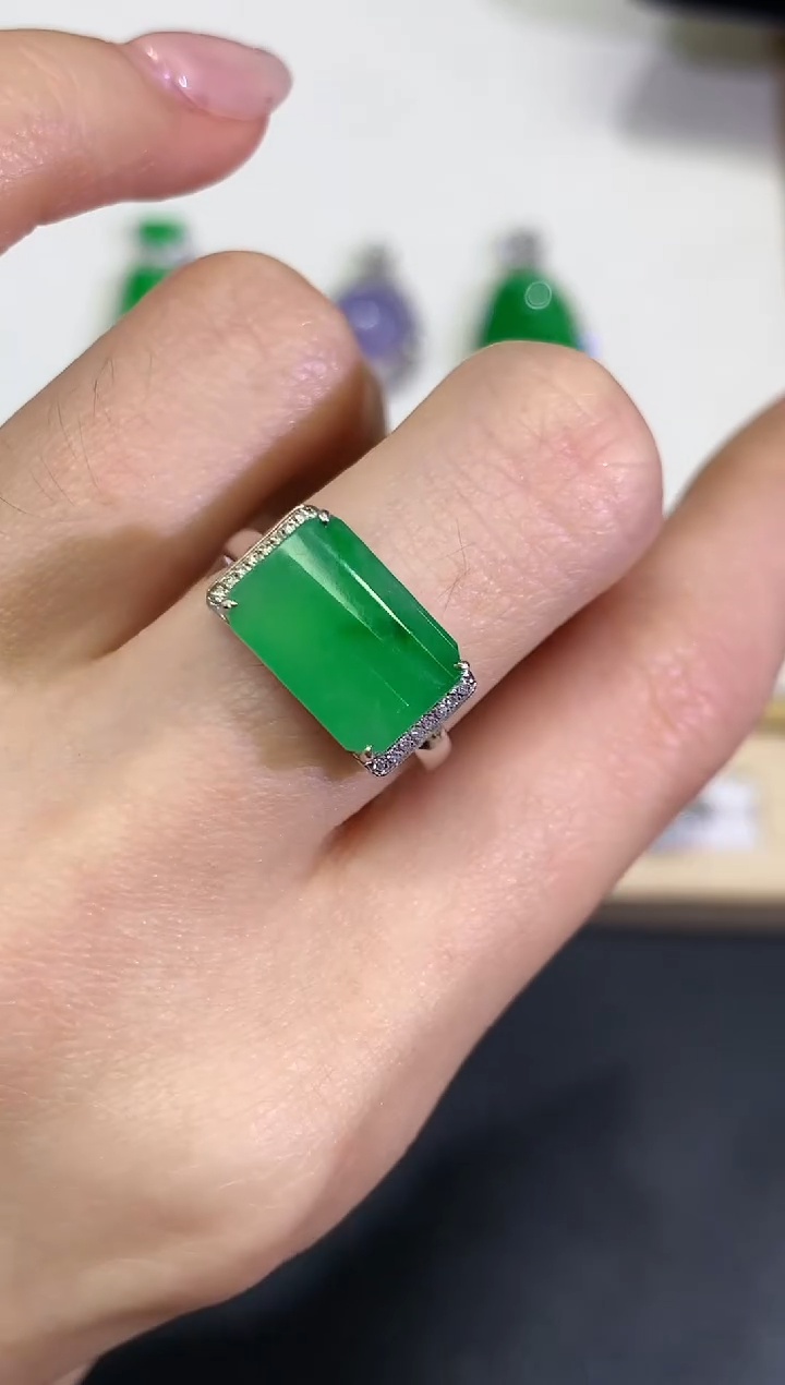 【闪购商品】翡翠颈饰18K金镶嵌团购11